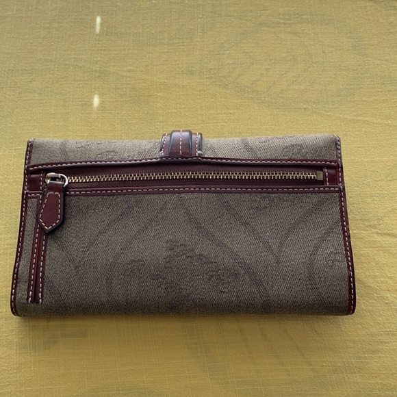Dooney& Bourke wallet - Picture 2 of 8